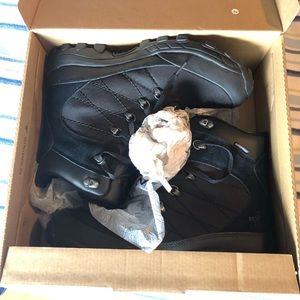 BRAND NEW north face snow boots size 10.5